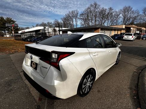Used 2022 Toyota Prius LE image 5