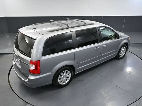 Used 2015 Chrysler Town & Country Touring FWD image 51