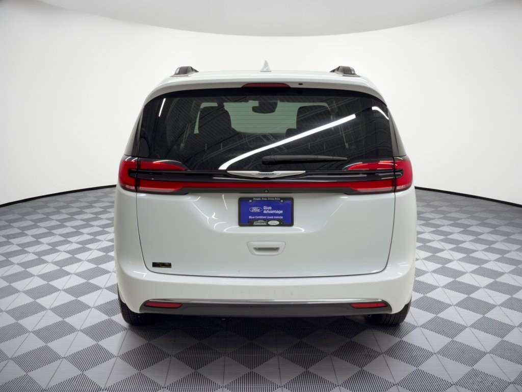 Used 2022 Chrysler Pacifica Touring-L FWD image 11