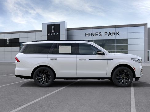 New 2027 Lincoln Navigator Reserve w/ Jet Appearance Package AWD/4WD image 5