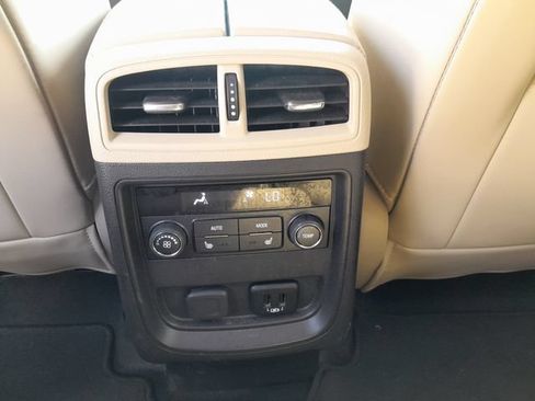 Used 2018 Buick Envision Essence FWD image 16