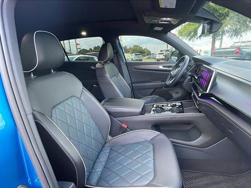 Used 2024 Volkswagen Atlas Cross Sport SEL Premium R-Line image 9