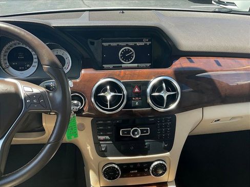 Used 2015 Mercedes-Benz GLK 350 4MATIC image 9