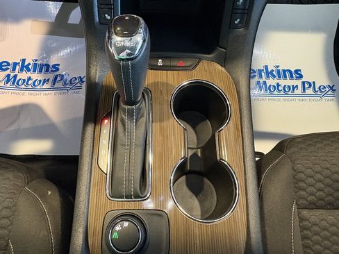 Used 2018 GMC Acadia SLE image 19