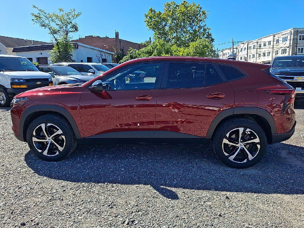 Used 2024 Chevrolet Trax RS w/ Driver Confidence Package FWD image 4