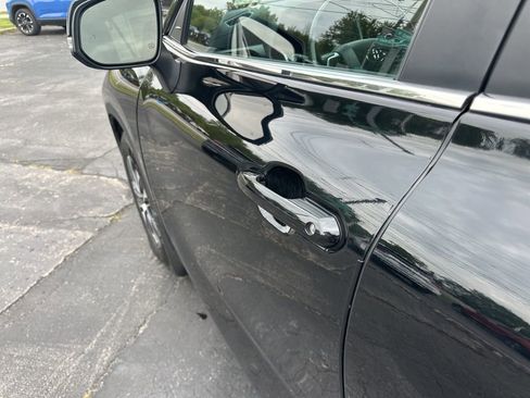 Used 2023 Toyota Highlander XLE image 11