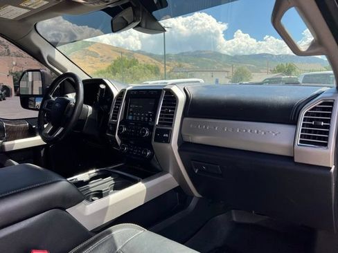 Used 2017 Ford F250 Lariat w/ Lariat Ultimate Package AWD/4WD image 20