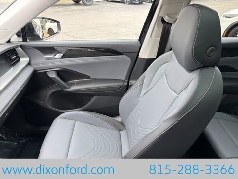 New 2025 Volkswagen Tiguan SE AWD/4WD image 20