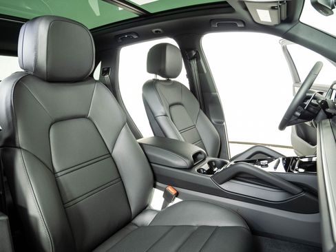 New 2026 Porsche Cayenne AWD/4WD image 24