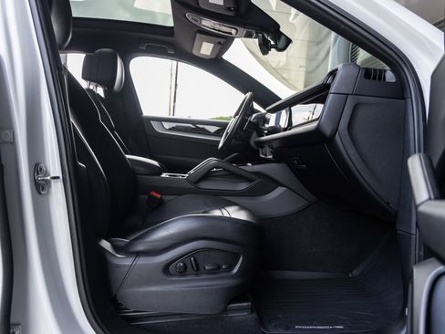 Certified 2024 Porsche Cayenne Coupe image 43