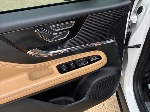 Used 2022 Lincoln Corsair Reserve w/ Elements Package image 10