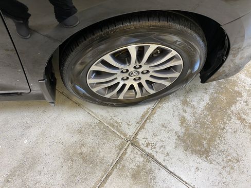 Used 2020 Toyota Sienna XLE w/ XLE Navigation Package image 14