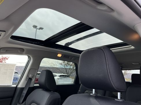 New 2025 Nissan Pathfinder SV w/ SV Premium Package image 21