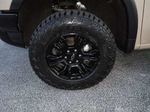 Used 2022 Chevrolet Silverado 1500 ZR2 w/ Technology Package AWD/4WD image 34