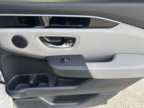Used 2025 Honda Pilot Touring image 16
