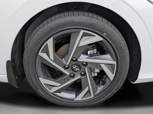 New 2026 Hyundai Elantra Limited FWD image 15
