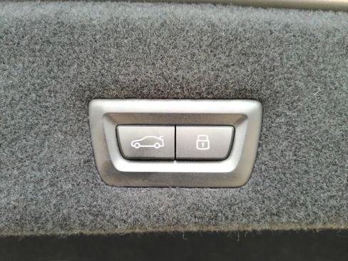 Used 2024 BMW i7 xDrive60 w/ Premium Package AWD/4WD image 32