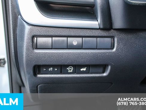 Used 2025 Nissan Rogue SV FWD image 29