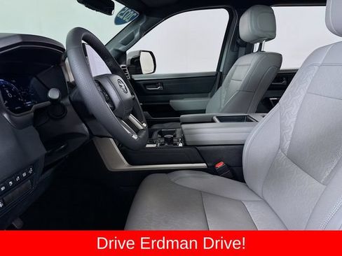 Used 2025 Toyota Tundra Limited AWD/4WD image 6