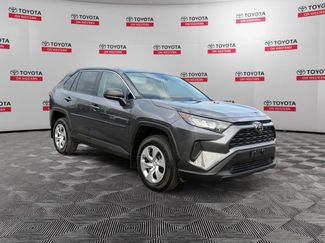 Used 2022 Toyota RAV4 LE video 1