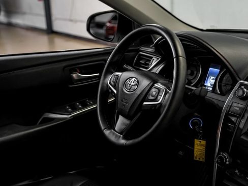 Used 2015 Toyota Camry SE FWD image 14