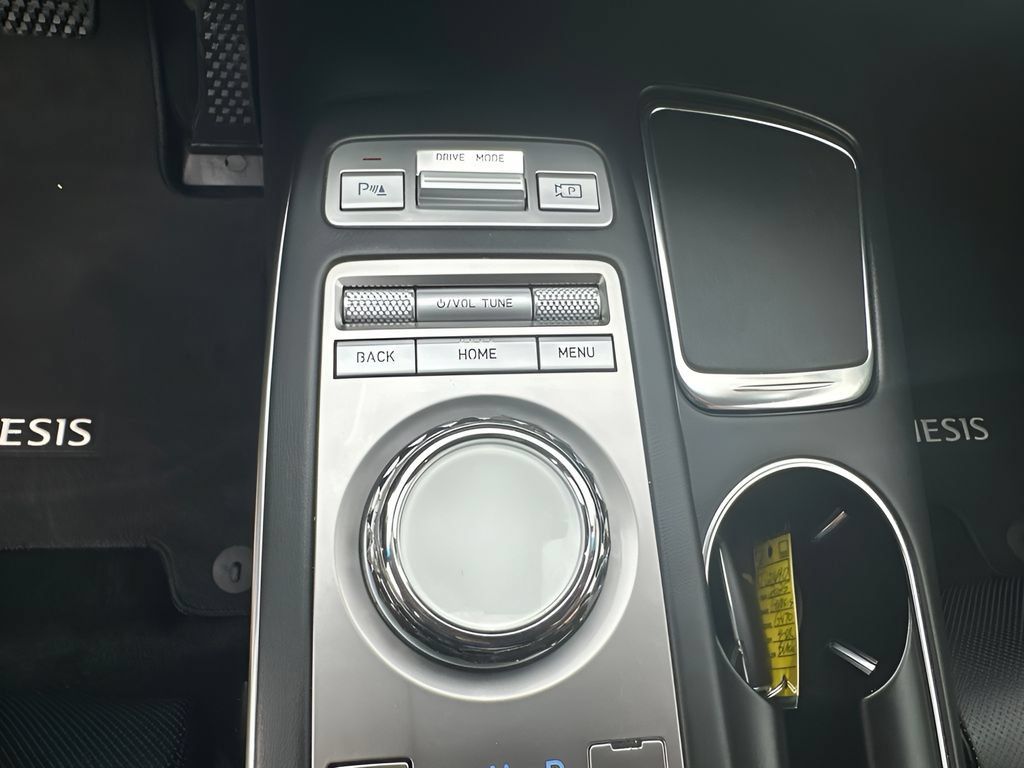 Used 2025 Genesis GV70 2.5T AWD/4WD image 18