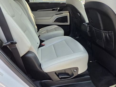 Used 2022 Kia Telluride S FWD image 15