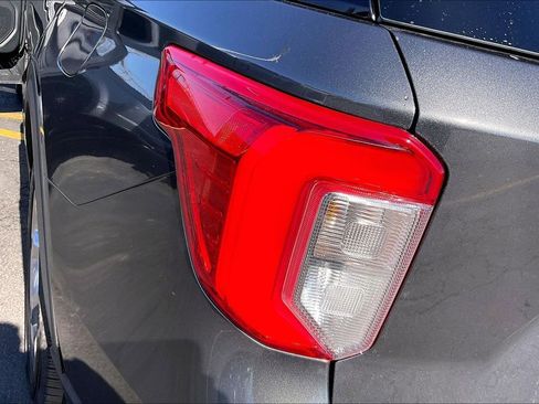 Certified 2020 Ford Explorer Platinum w/ Premium Technology Package image 29