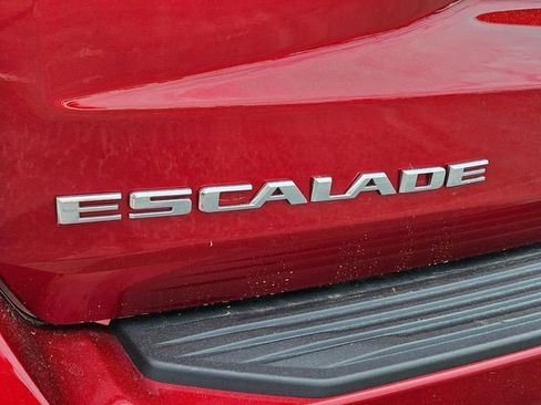 Certified 2022 Cadillac Escalade Premium Luxury Platinum w/ Heavy-Duty Trailer Package AWD/4WD image 17