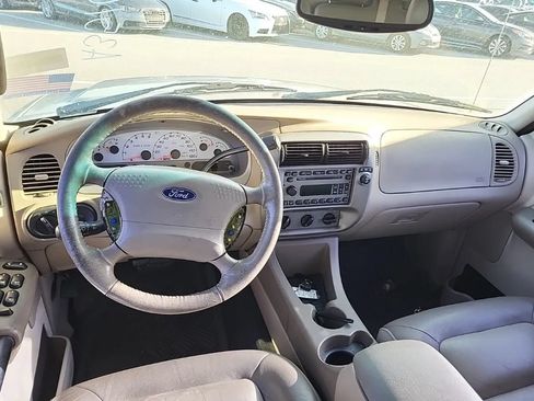 Used 2004 Ford Explorer Sport Trac XLT RWD image 8