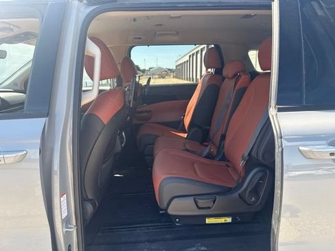 Used 2024 Kia Carnival SX FWD image 4