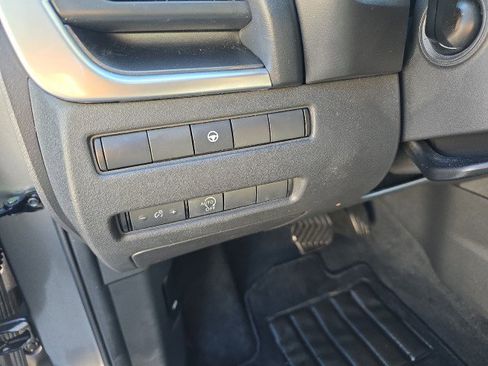 Used 2023 Nissan Rogue SV image 17