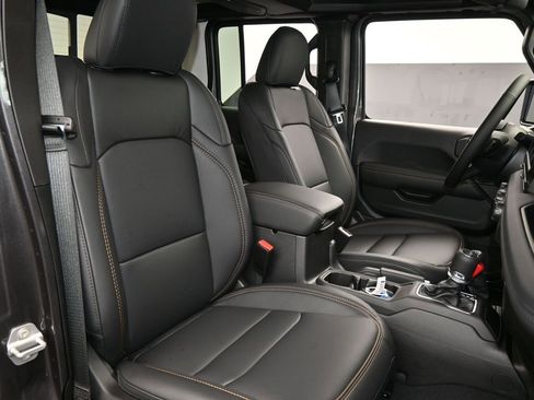 New 2026 Jeep Gladiator Sahara image 37