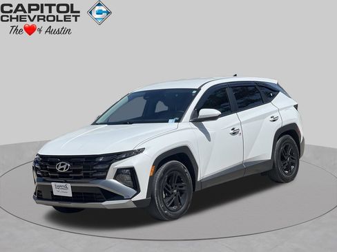 Used 2025 Hyundai Tucson SE FWD image 1