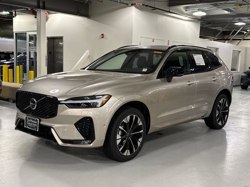 Used 2026 Volvo XC60 B5 Plus w/ Climate Package AWD/4WD image 5