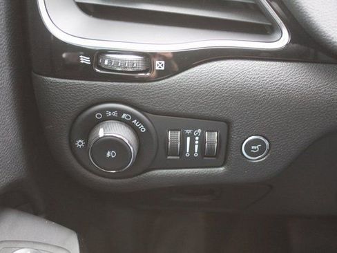 Used 2023 Jeep Cherokee Altitude Lux AWD/4WD image 27