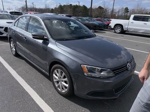Used 2014 Volkswagen Jetta SE image 2