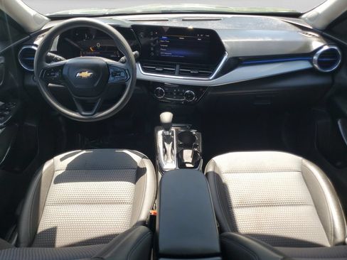 Used 2025 Chevrolet Trax LT FWD image 18