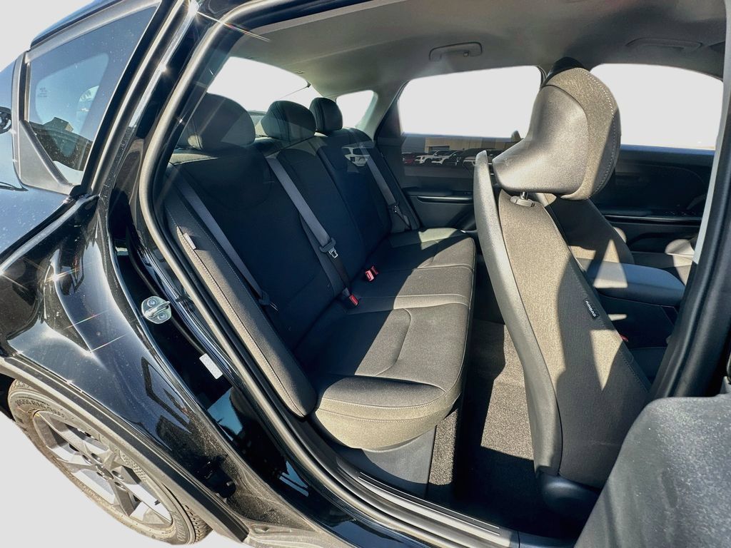 New 2026 Kia K4 FWD image 24