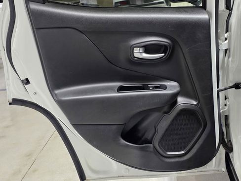 Used 2023 Jeep Renegade Latitude image 14