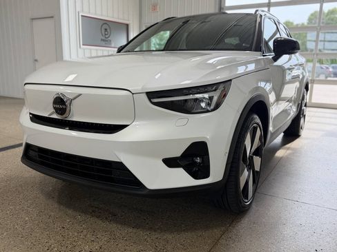 Used 2023 Volvo XC40 Recharge Plus w/ Protection Package Premier AWD/4WD image 4