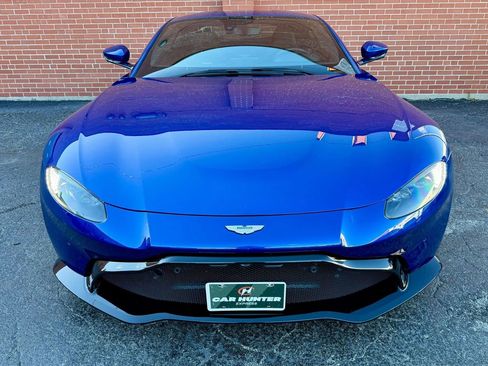 Used 2019 Aston Martin V8 Vantage Coupe image 3
