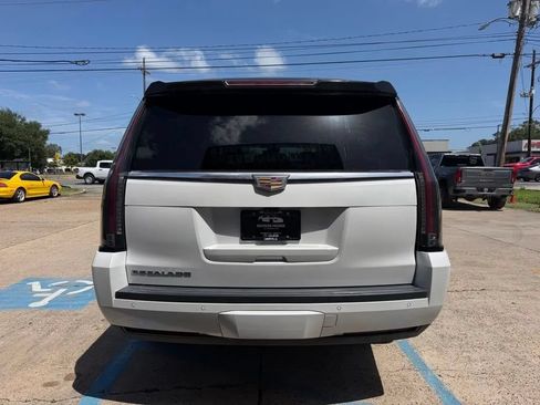Used 2020 Cadillac Escalade ESV Premium Luxury AWD/4WD image 6