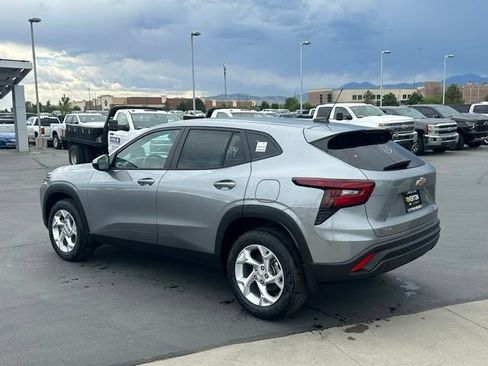 New 2026 Chevrolet Trax LS w/ LS Convenience Package FWD image 3