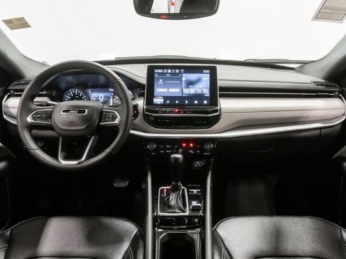 Used 2025 Jeep Compass Limited image 23