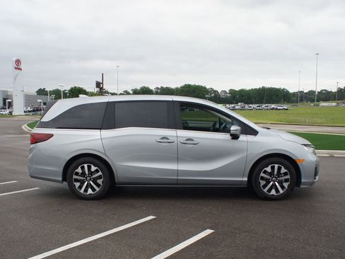 Used 2025 Honda Odyssey EX-L image 21