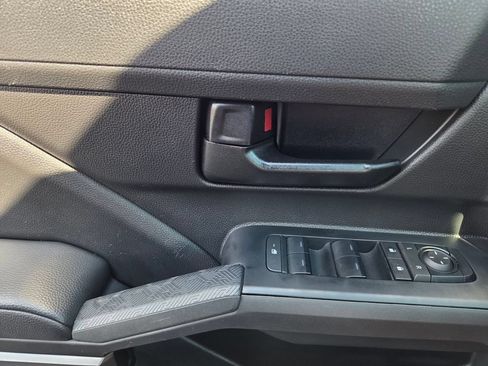 Certified 2025 Toyota Tacoma SR5 AWD/4WD image 27