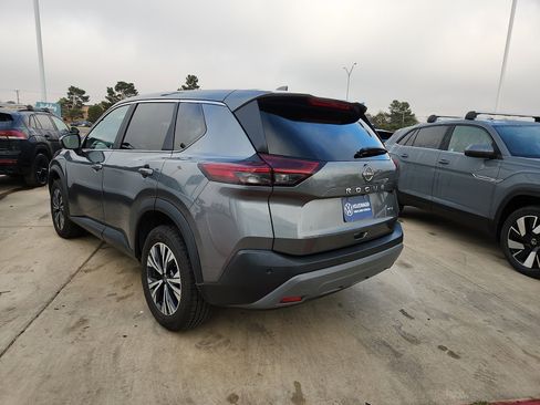 Used 2023 Nissan Rogue SV image 5
