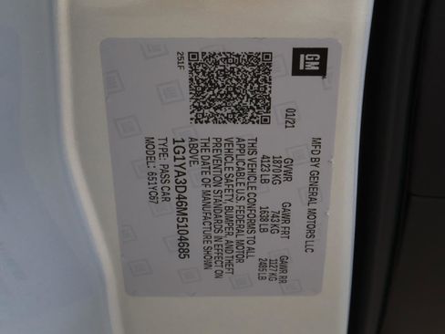 Used 2021 Chevrolet Corvette Stingray Convertible w/ Z51 Performance Package image 22