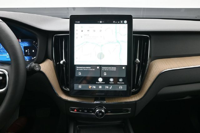 New 2027 Volvo XC60 B5 Plus AWD/4WD image 14